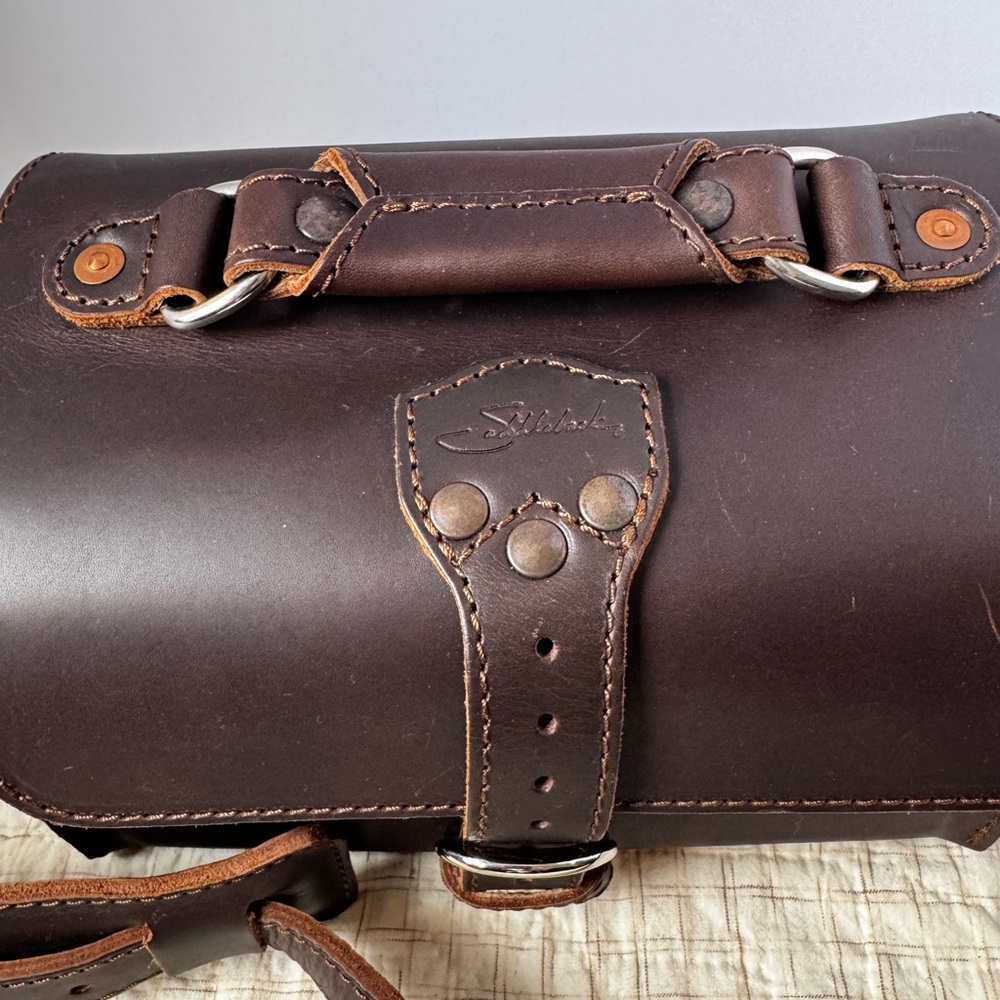 Classic Walnut Leather Messenger Bag - Picture 2 of 16
